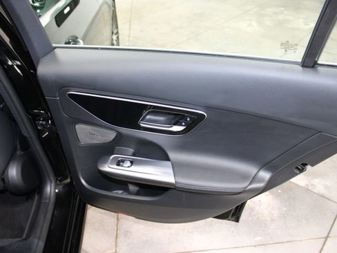 Used 2025 Mercedes-Benz C 300 Sedan image 23