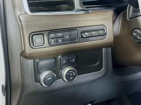 Used 2023 GMC Yukon Denali image 23