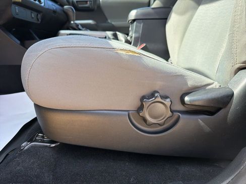 Used 2017 Toyota Tacoma SR5 w/ Tow Package image 9