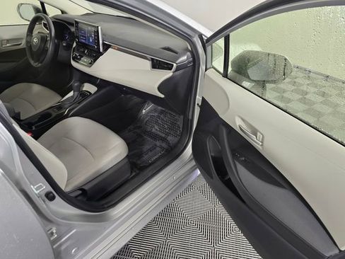 Used 2020 Toyota Corolla LE image 12