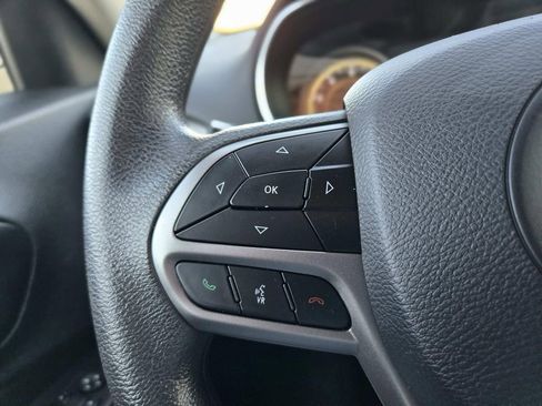 Used 2021 Jeep Cherokee Latitude image 21