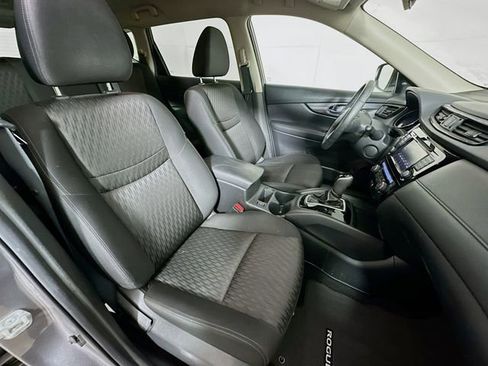 Used 2019 Nissan Rogue SV image 27