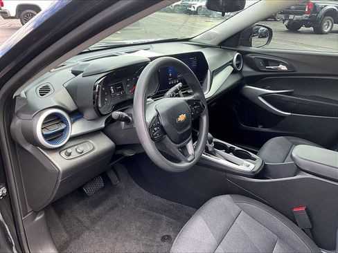 Used 2024 Chevrolet Trax LS FWD image 8