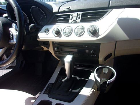 Used 2011 BMW Z4 sDrive30i image 12