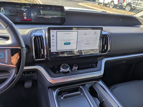 New 2025 Ford Expedition Platinum w/ Stealth Appearance Package image 21