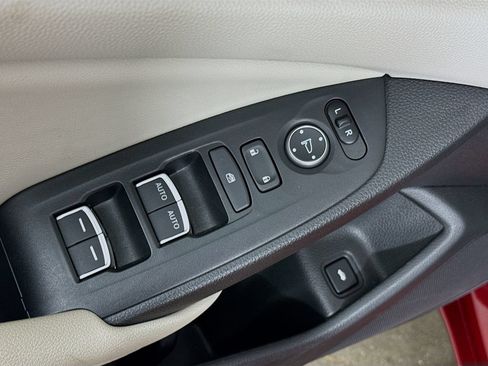 Used 2018 Honda Accord LX image 12