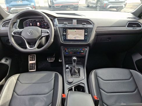 Used 2022 Volkswagen Tiguan SEL R-Line image 11