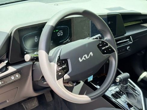 Certified 2025 Kia Niro LX FWD image 12