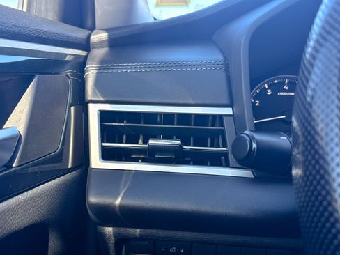 Used 2022 Mitsubishi Outlander SE image 41