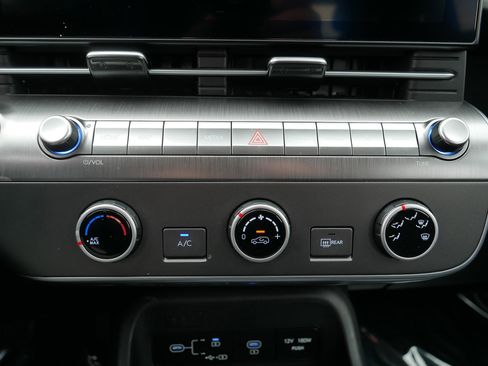 Certified 2025 Hyundai Kona SE AWD/4WD image 27