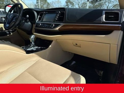 Used 2019 Toyota Highlander Limited Platinum image 18