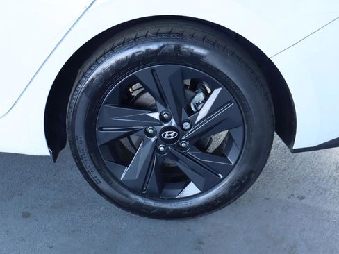 Used 2021 Hyundai Elantra SEL FWD image 11