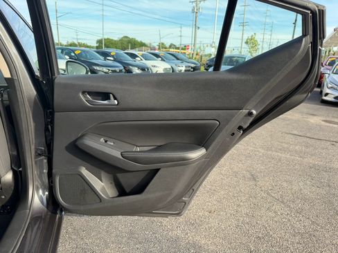 Used 2022 Nissan Altima 2.5 SV FWD image 27