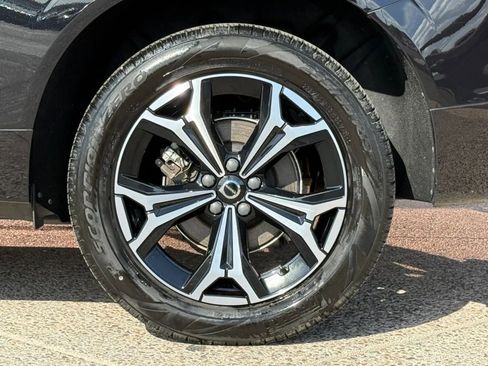Used 2022 Volvo XC60 B5 Momentum image 25