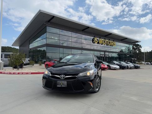 Used 2017 Toyota Camry LE image 10