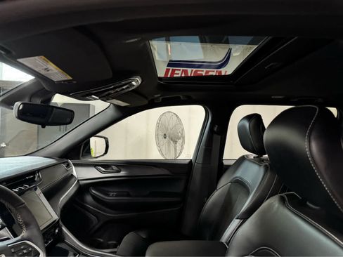 Certified 2024 Jeep Grand Cherokee Altitude image 15