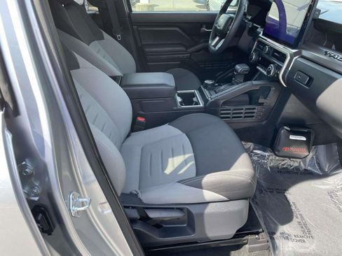 Used 2025 Toyota Tacoma TRD Sport image 39