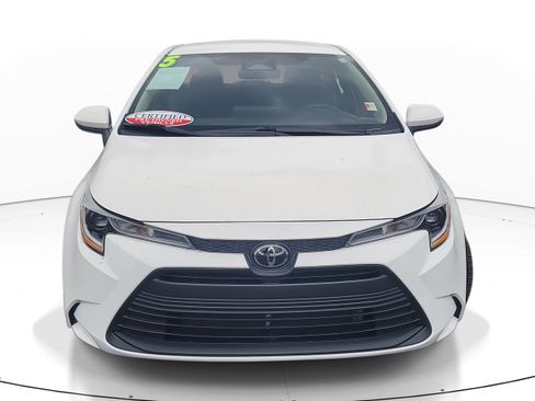 Used 2025 Toyota Corolla LE image 2