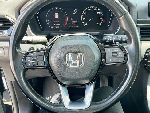 Used 2025 Honda Pilot Touring image 11