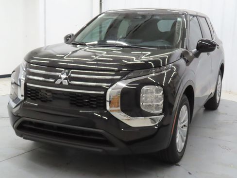 New 2026 Mitsubishi Outlander ES image 7