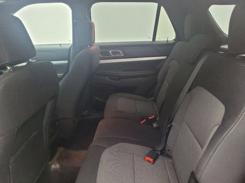 Used 2016 Ford Explorer XLT w/ Equipment Group 201A AWD/4WD image 18