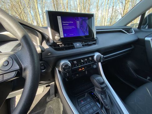 Used 2024 Toyota RAV4 XLE image 26