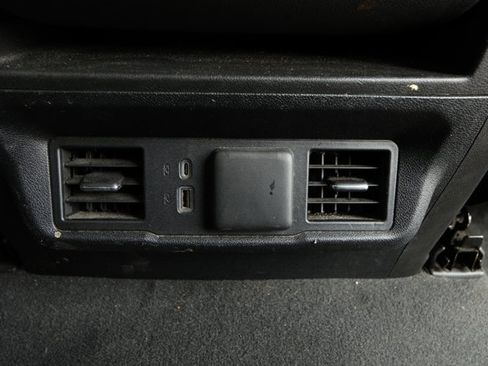 Used 2024 GMC Sierra 1500 SLT image 32