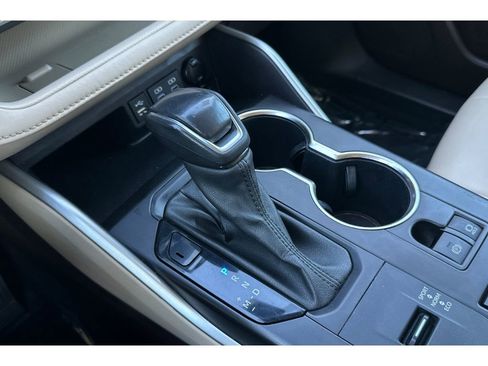 Used 2022 Toyota Highlander XLE image 35