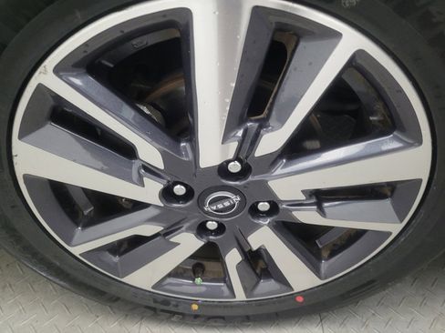 Used 2023 Nissan Versa S w/ S Plus Package FWD image 31