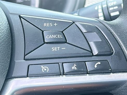 Used 2018 Nissan Kicks SV FWD image 19