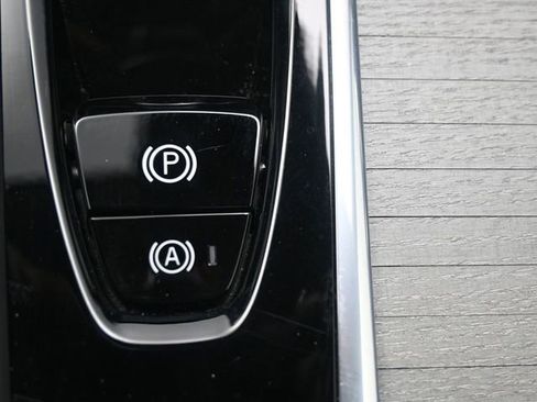 Used 2025 Volvo XC60 B5 Plus image 21