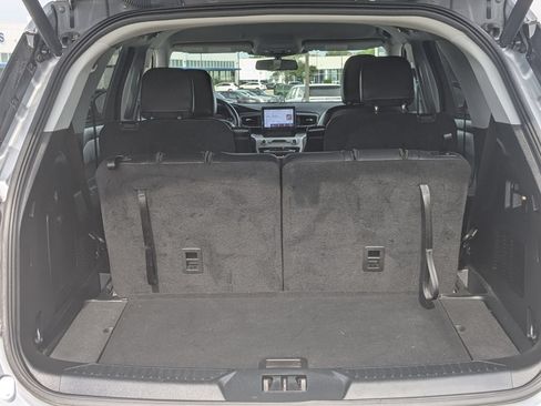 Used 2023 Ford Explorer XLT w/ Equipment Group 202A AWD/4WD image 27