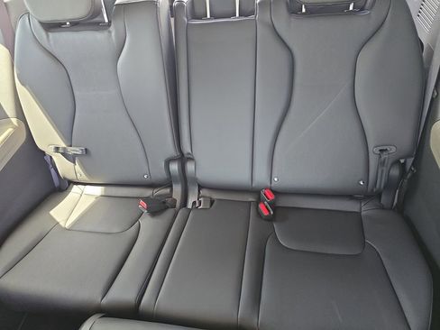 New 2026 Kia Carnival EX FWD image 18