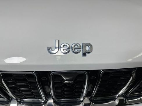 Used 2022 Jeep Grand Cherokee Limited 4xe w/ Luxury Tech Group II image 9