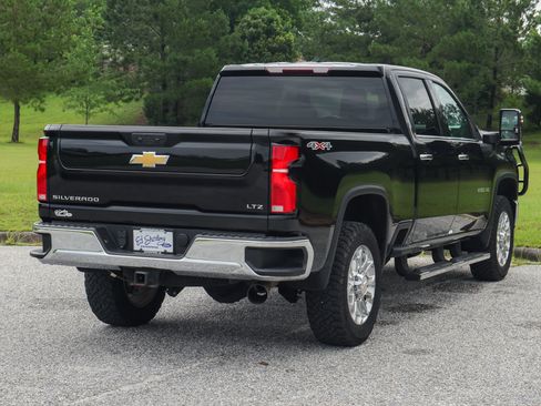 Used 2024 Chevrolet Silverado 2500 LTZ w/ LTZ Convenience Package AWD/4WD image 6