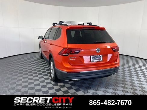 Used 2018 Volkswagen Tiguan SE w/ Panoramic Sunroof Package FWD image 5