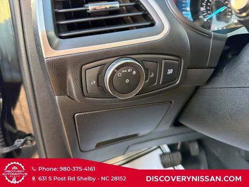 Used 2022 Ford Edge SEL image 16