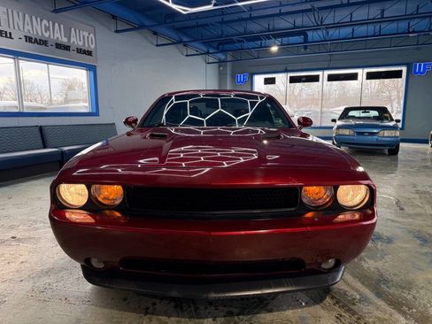 Used 2014 Dodge Challenger SXT image 6