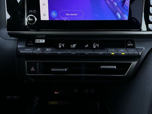 Used 2025 Toyota Camry SE image 27