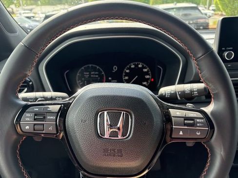 Used 2025 Honda Pilot Sport image 16