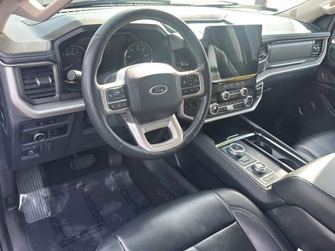 Used 2023 Ford Expedition XLT image 10