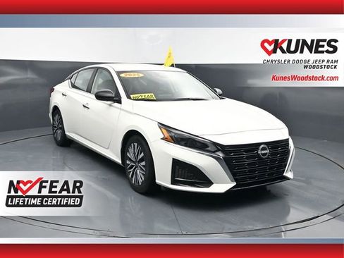 Used 2025 Nissan Altima 2.5 SV FWD image 1