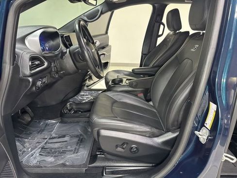 Used 2021 Chrysler Pacifica Touring-L w/ S Appearance Package FWD image 15