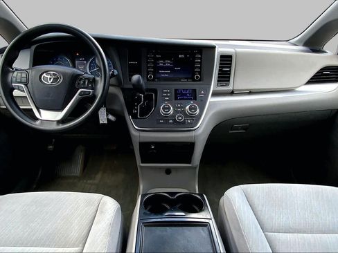 Used 2018 Toyota Sienna LE FWD image 15