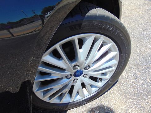 Used 2016 Ford Focus Titanium w/ Titanium Technology Package FWD image 31