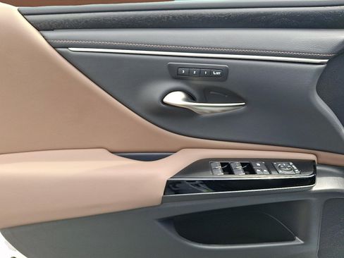 Used 2024 Lexus ES 350 w/ Premium Package FWD image 11