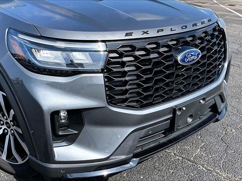 Used 2025 Ford Explorer ST-Line AWD/4WD image 32