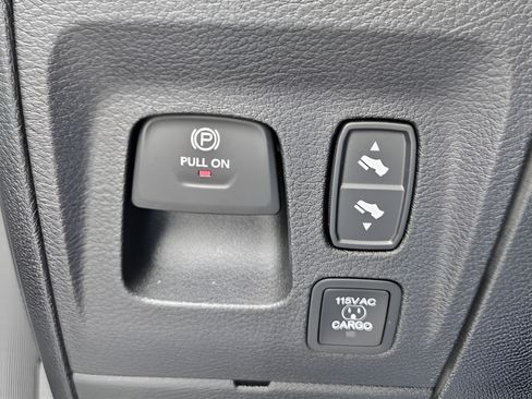 Used 2025 RAM 1500 Limited AWD/4WD image 30