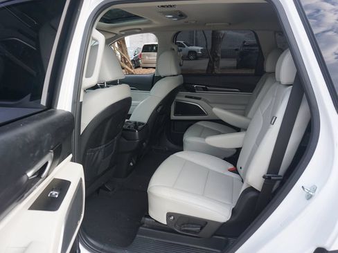 Used 2024 Kia Telluride S w/ S Sunroof Package FWD image 16