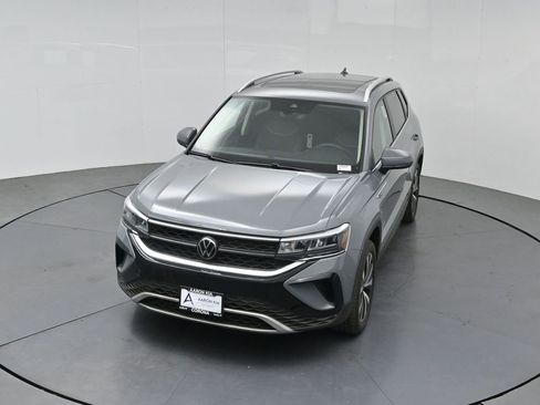 Used 2023 Volkswagen Taos SE w/ Panoramic Sunroof Package AWD/4WD image 36